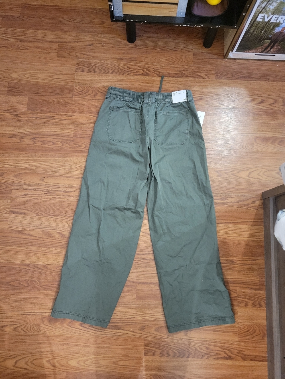 Women's Olive Green Low Rise Cargo Pants with Utility Pockets - Picture 7 of 11